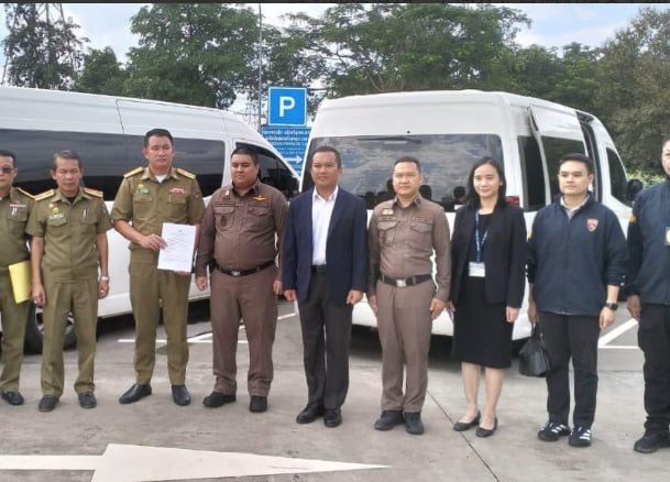 老挝公安部专案组于9月30日在万象至泰国廊开第一友谊大桥口岸，向泰国警方移交25…