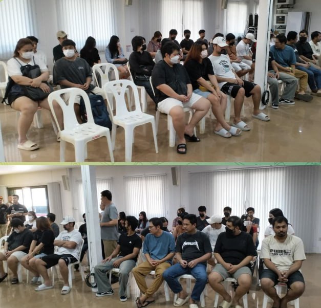 老挝公安部专案组于9月30日在万象至泰国廊开第一友谊大桥口岸，向泰国警方移交25…