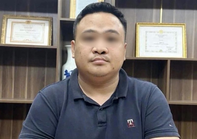 越南警方破获一起特大电信网络诈骗案。34岁的陈光道涉嫌花费超21亿越南盾购买逾1…
