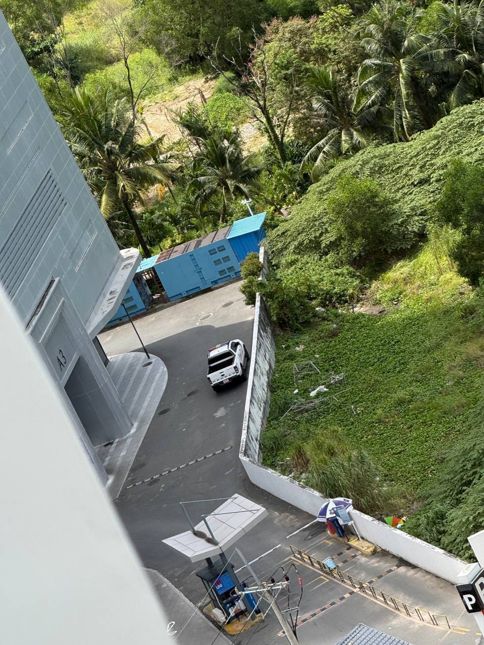 网友爆料称柬埔寨西港“太子寰宇”项目再次遭遇突击搜查。现场情况尚不明确,暂无官方…