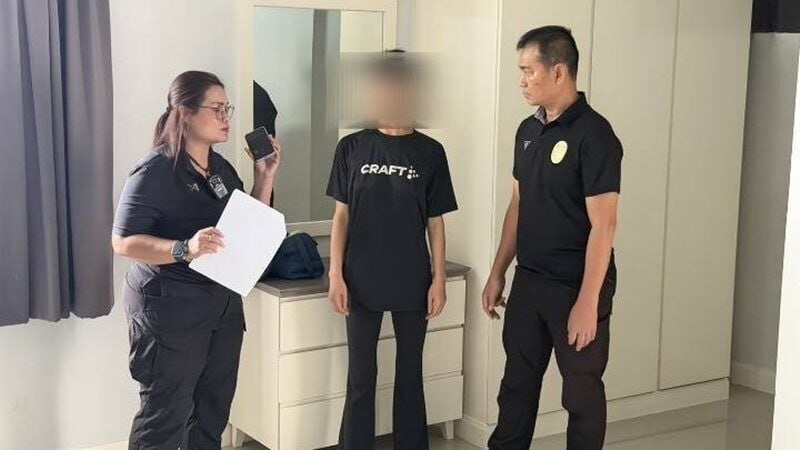 泰国移民局局长纳帕辛·普尔萨瓦特中将与调查部门负责人萨拉武特·孔亚中将联合下令，…