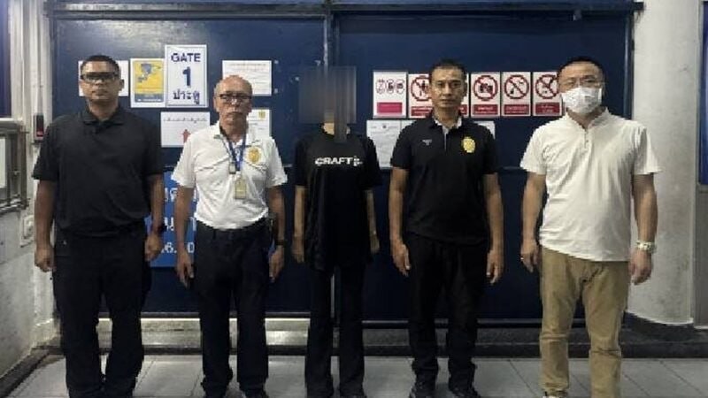 泰国移民局局长纳帕辛·普尔萨瓦特中将与调查部门负责人萨拉武特·孔亚中将联合下令，…