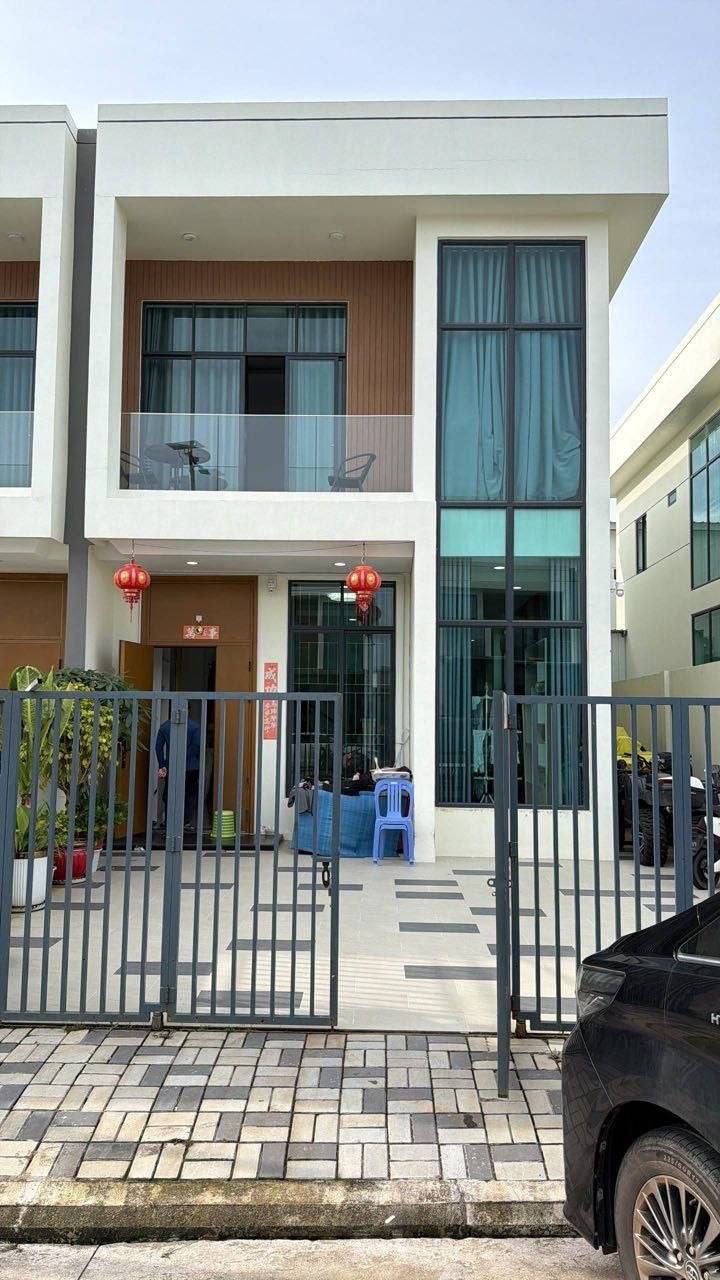 西港TL小区凌晨发生入室抢劫案