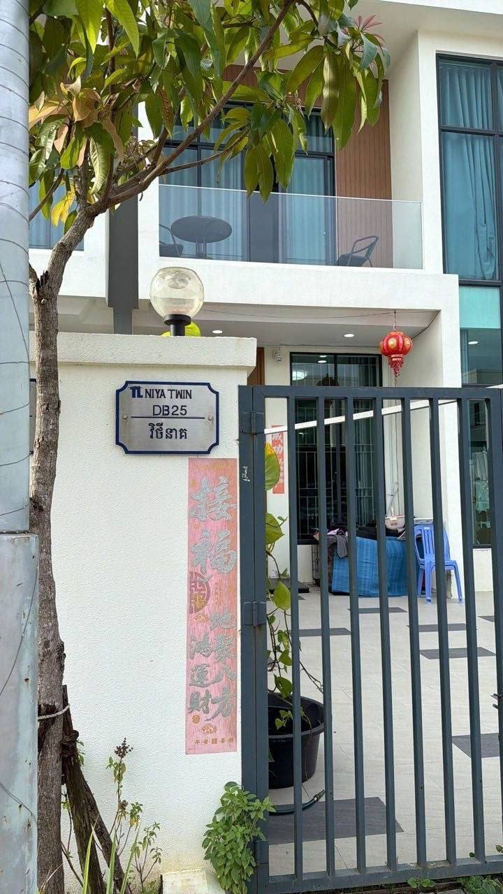 西港TL小区凌晨发生入室抢劫案