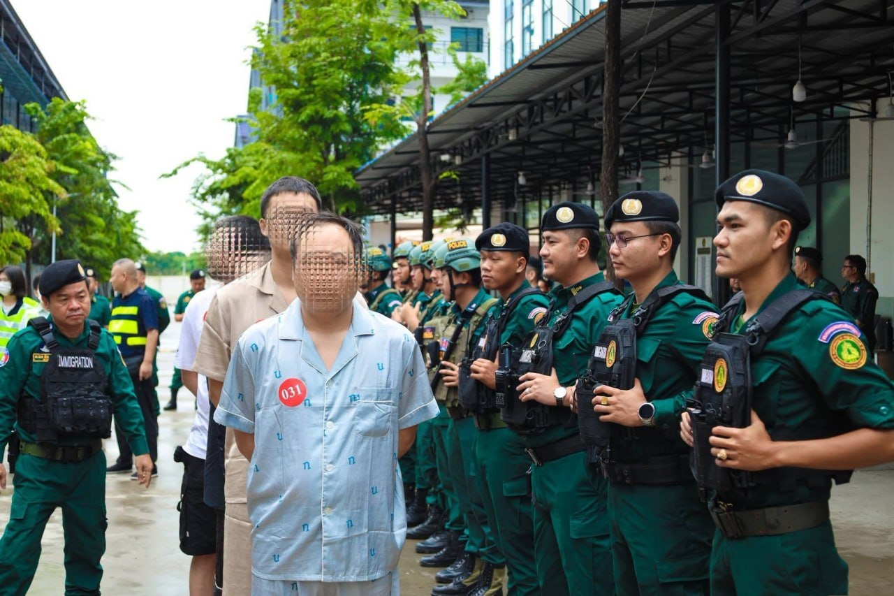 包机回国!柬埔寨遣返90名中国籍人员