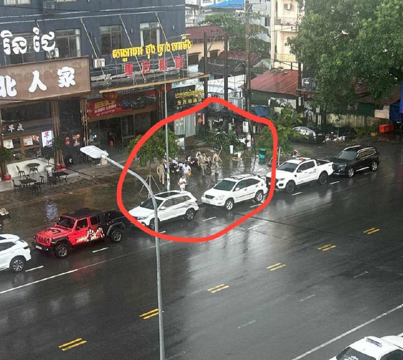 西港东方豪庭酒店两人被移民局警察抓走