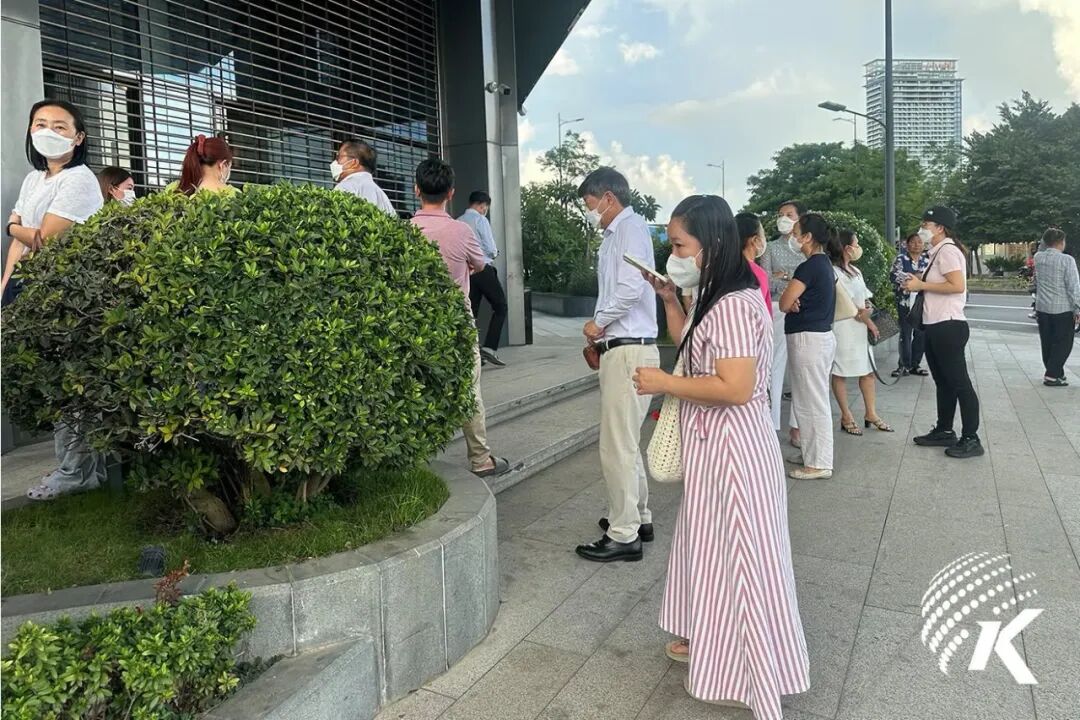 金边APD银行储户抗议提款限制，11月起三分行将关闭