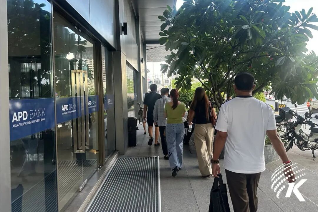 金边APD银行储户抗议提款限制，11月起三分行将关闭