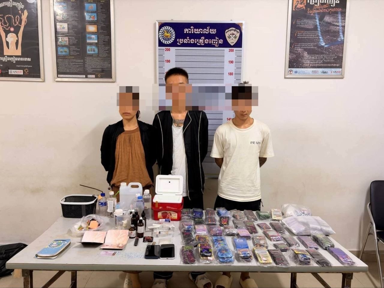 波贝警方抓获3名涉毒中国男女