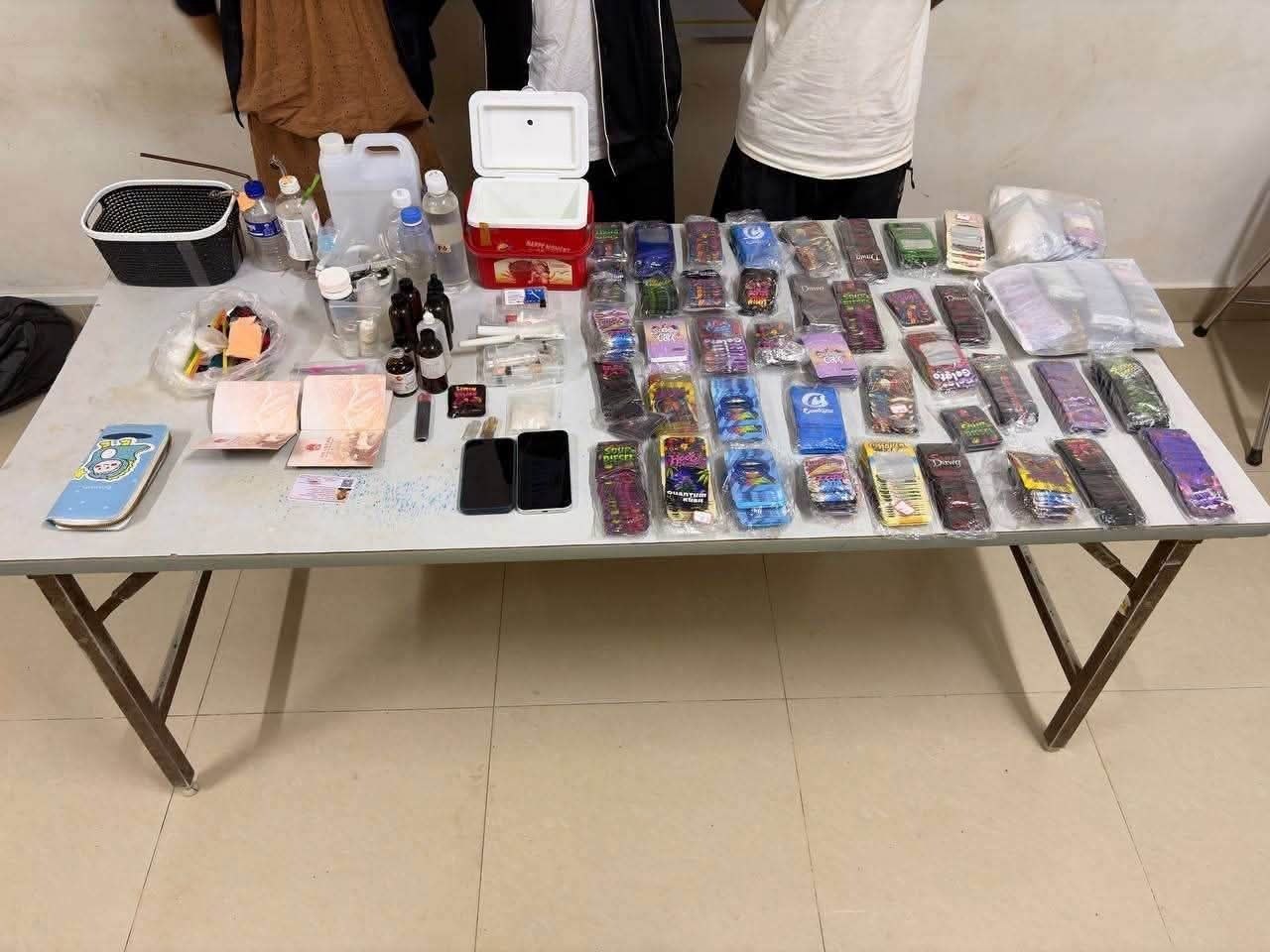 波贝警方抓获3名涉毒中国男女
