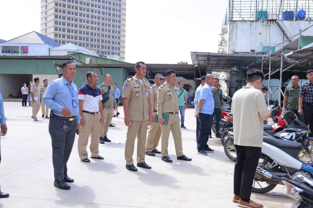 巴域市警方突然对当地一家名为CPC的赌场展开突击检查。据网友爆料，执法人员在毫无…