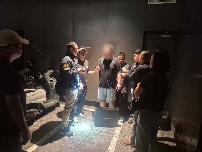 泰国警方在曼谷逮捕两名涉嫌迪拜绑架案的中国籍通缉犯