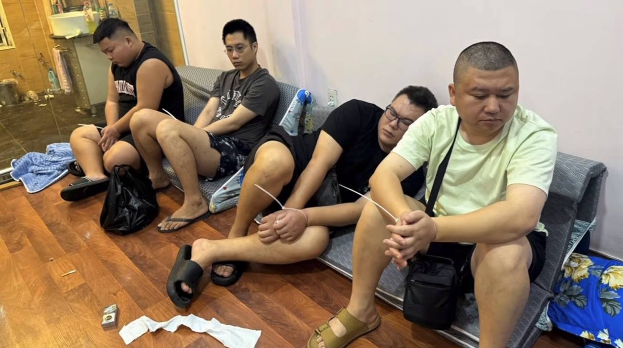 越南同奈市警方查获129名非法入境人员