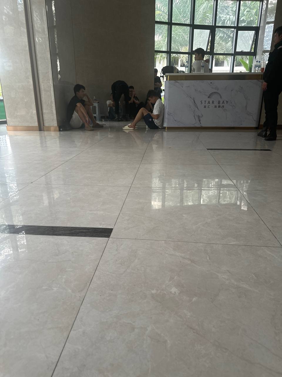 西港星汇海景湾持续检查多人被控制