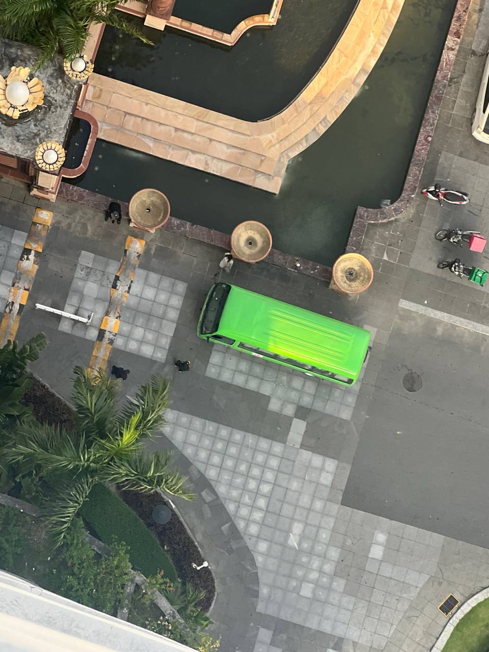 西港星汇海景湾8号楼装车捆人