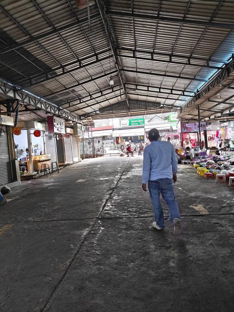 西港市场生意冷清商贩盼降租金