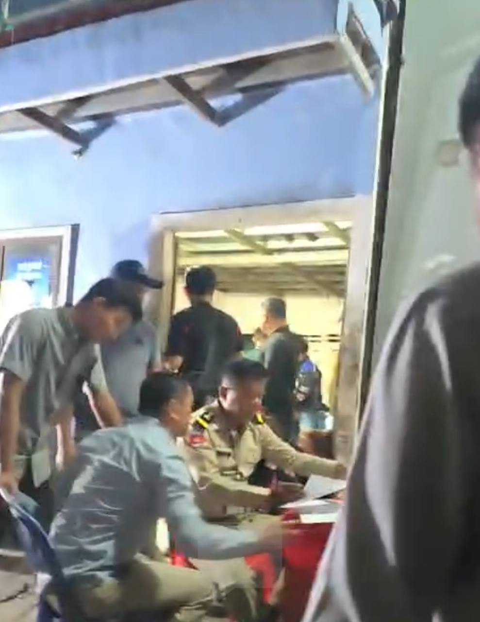 柬埔寨宪兵在金边棉芷区展开行政检查