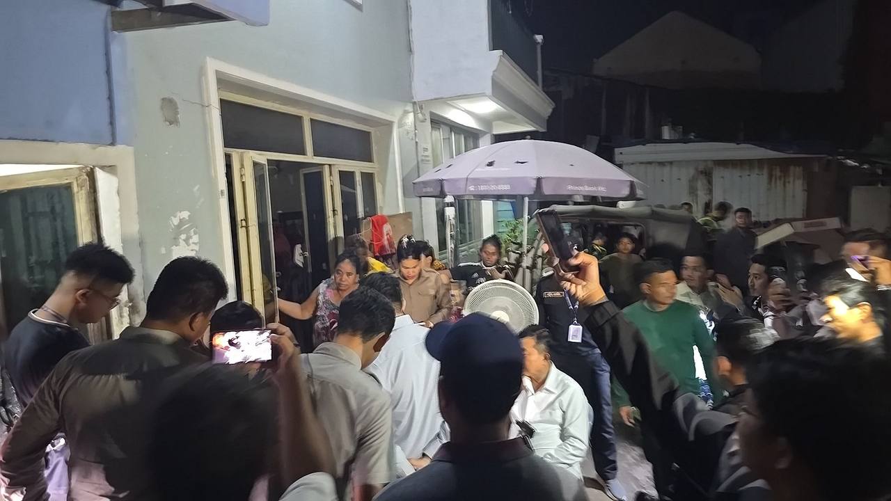 金边棉芷区警方突查抓获17人疑似涉毒