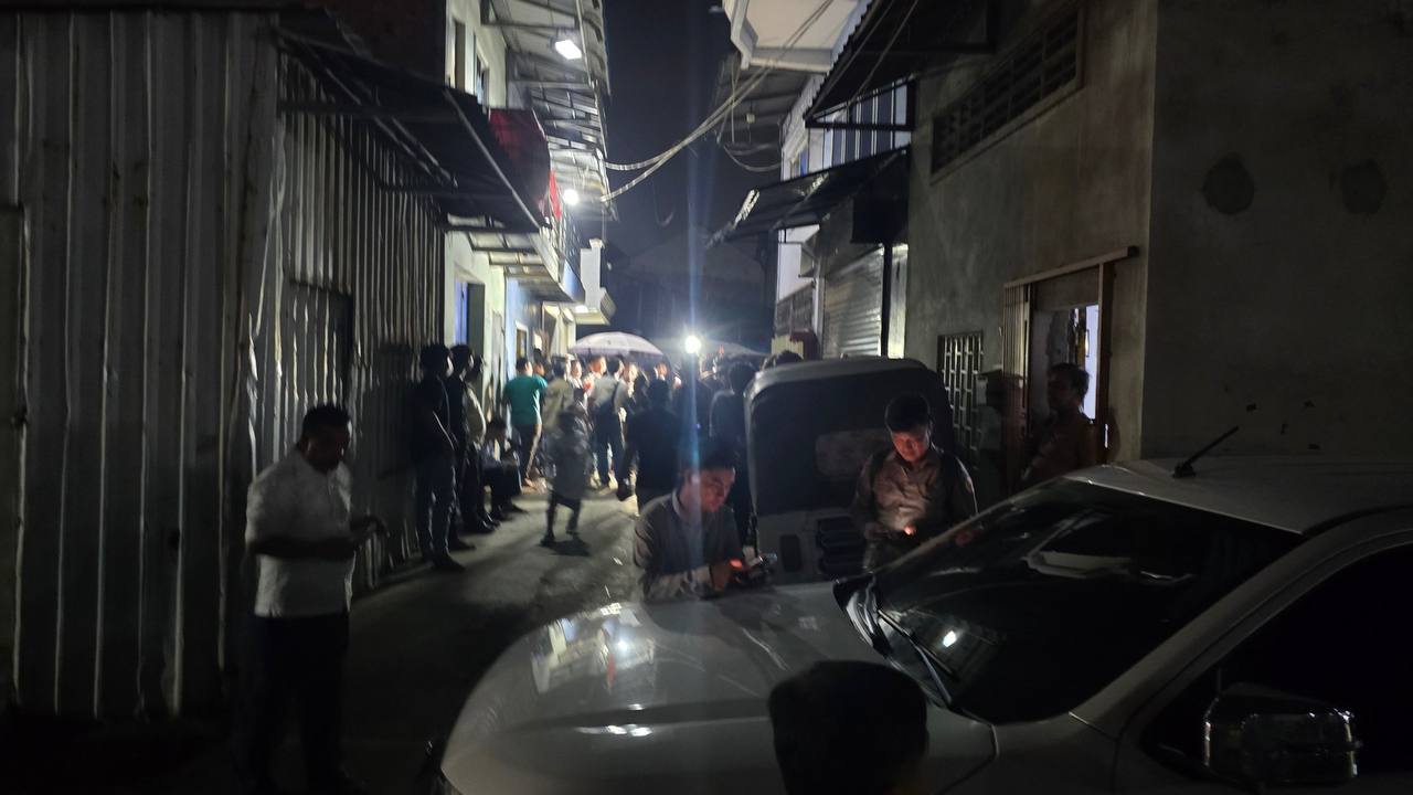 金边棉芷区警方突查抓获17人疑似涉毒