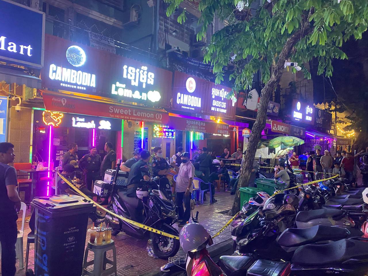 柬埔寨执法人员包围金边隆边区一家酒吧