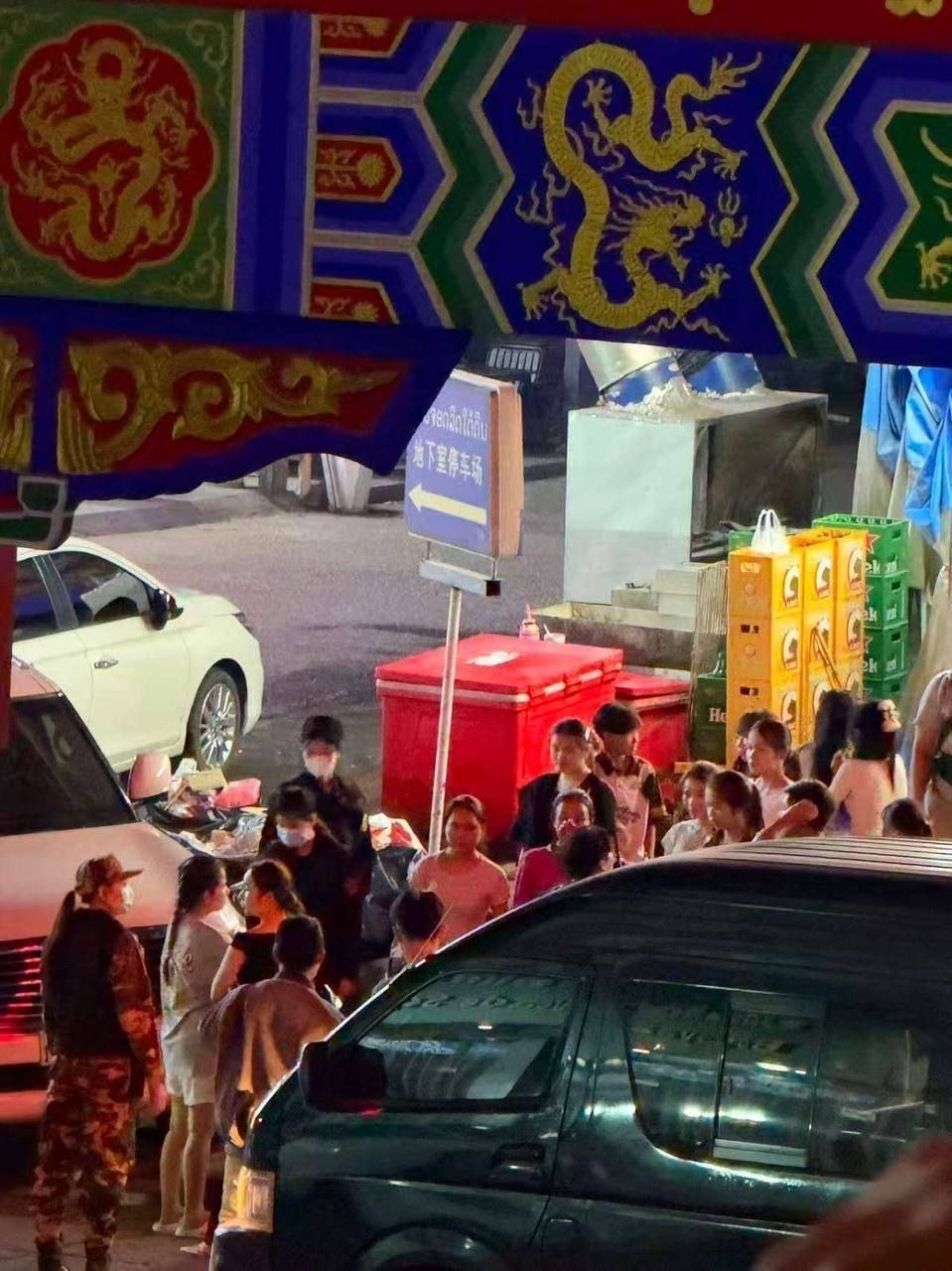 老挝万象三江中国老挝联合执法查护照