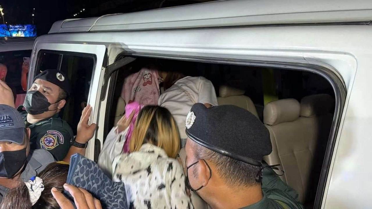金边136街两家酒吧遭警方突查