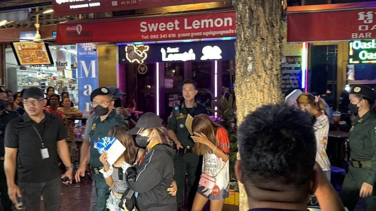 金边136街两家酒吧遭警方突查