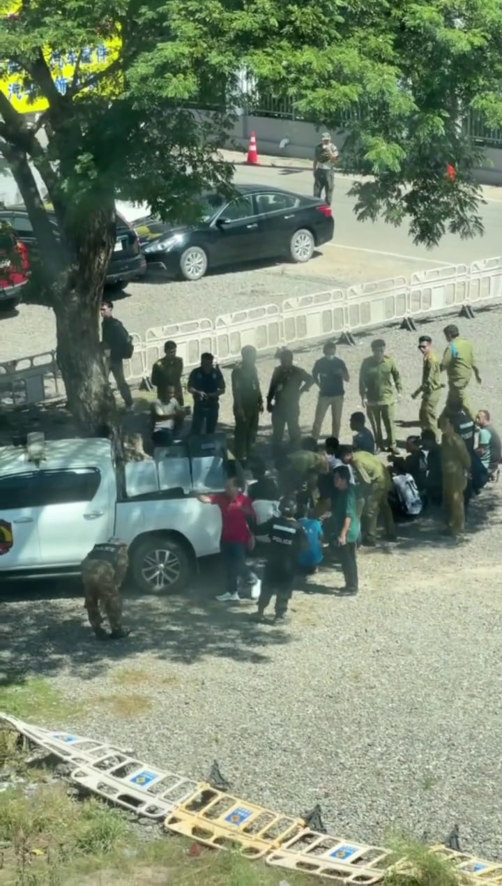老挝三江警方凌晨行动带走两车人